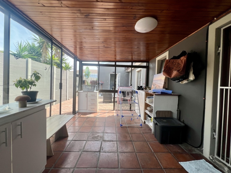 5 Bedroom Property for Sale in Parklands Western Cape